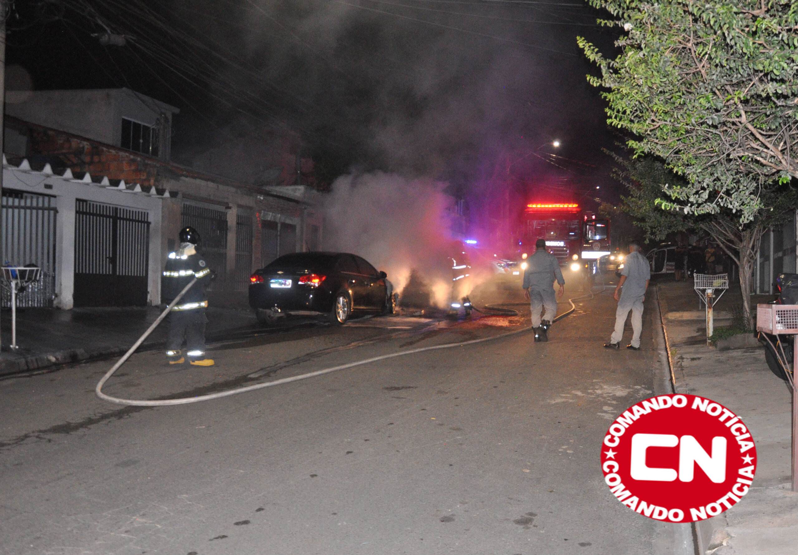 Ex coloca fogo em carro 5