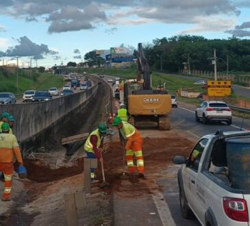 Equipes da rodovias do tietê iniciaram as obras de recuperação do local, que devem ser finalizadas neste sábado, dia17 (1)