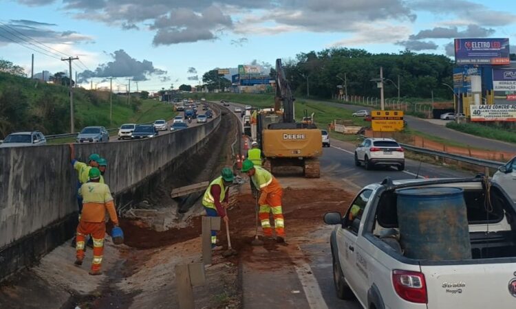 Equipes da rodovias do tietê iniciaram as obras de recuperação do local, que devem ser finalizadas neste sábado, dia17 (1)