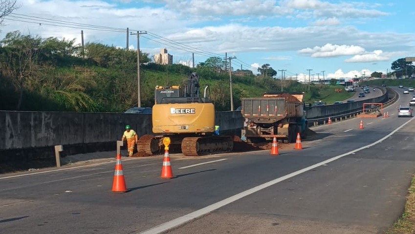 Equipes da rodovias do tietê iniciaram as obras de recuperação do local, que devem ser finalizadas neste sábado, dia17 (3) 