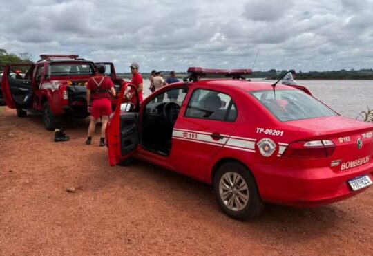 Moradores indiatuba caem em rio com caminhonete em colombia