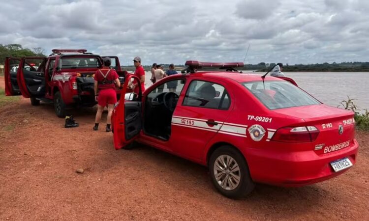 Moradores indiatuba caem em rio com caminhonete em colombia