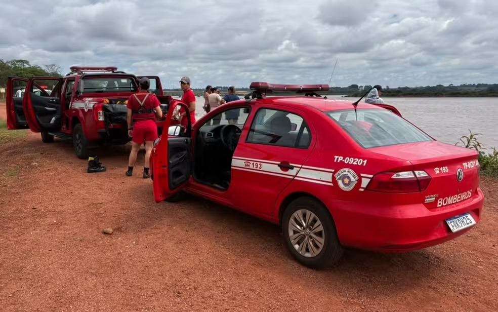 Moradores indiatuba caem em rio com caminhonete em colombia