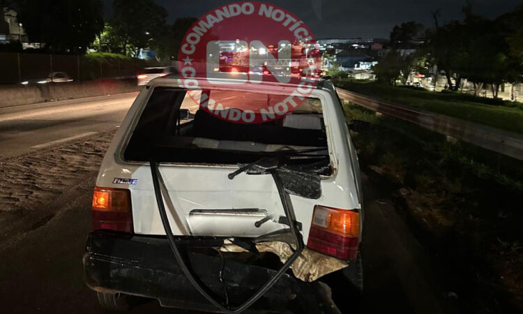 Moto colide em traseira de uno sp 75