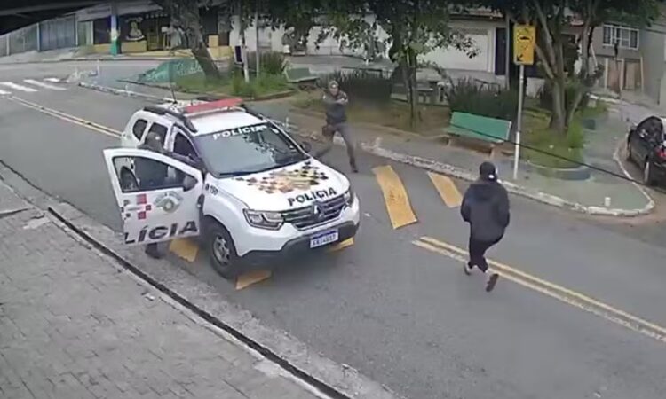 Pedrada em viatura pm osasco