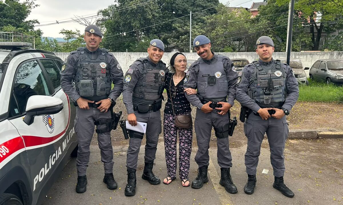 Pms salvam mulher de incendio em sp