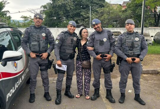 Pms salvam mulher de incendio em sp