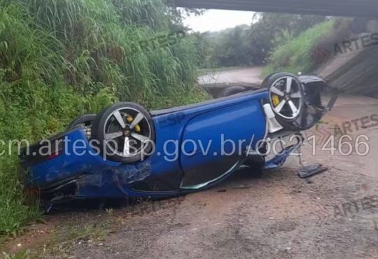 Porsche cai de viaduto em jundiai
