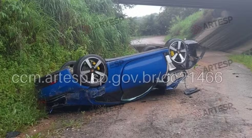 Porsche cai de viaduto em jundiai