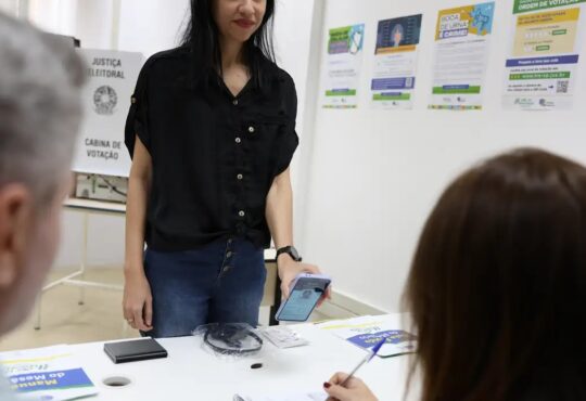 Rovena rosa eleiÇÂo