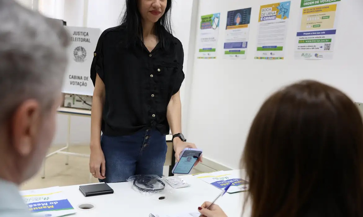 Rovena rosa eleiÇÂo