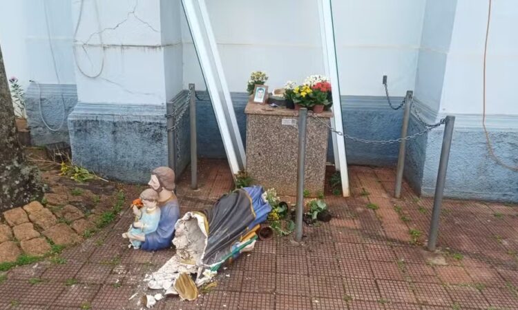 Santo quebrado