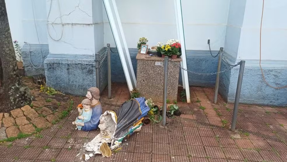 Santo quebrado